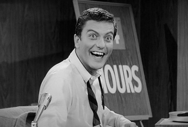 O sucesso da série rendeu a Van Dyke vários prêmios Emmy e consolidou sua imagem como um dos maiores comediantes da TV.