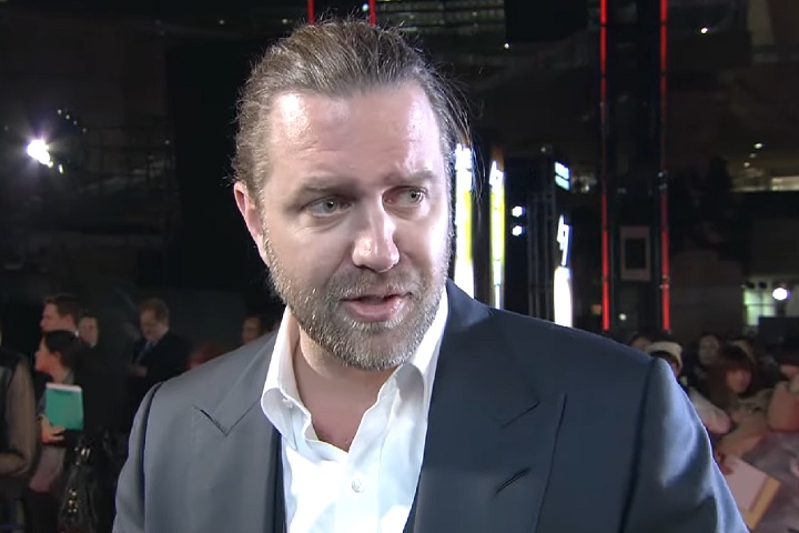 Segundo informações da CBS News e do portal Pop Culture, o diretor foi considerado culpado pelo desvio de US$ 11 milhões (aproximadamente R$ 60 milhões) que deveriam ter sido investidos em uma série de ficção científica da Netflix.