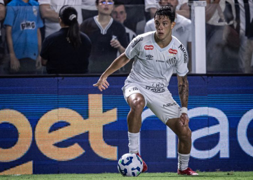Vovô tenta empréstimo de JP Chermont, lateral-direito do Santos