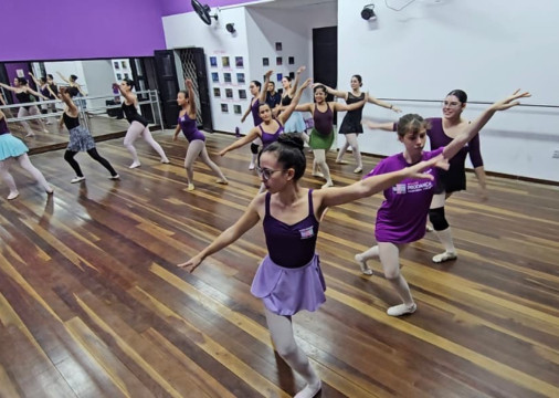 Studio Prodan&ccedil;a Thayssa Velozo em ensaio para o festival Quatro Esta&ccedil;&otilde;es