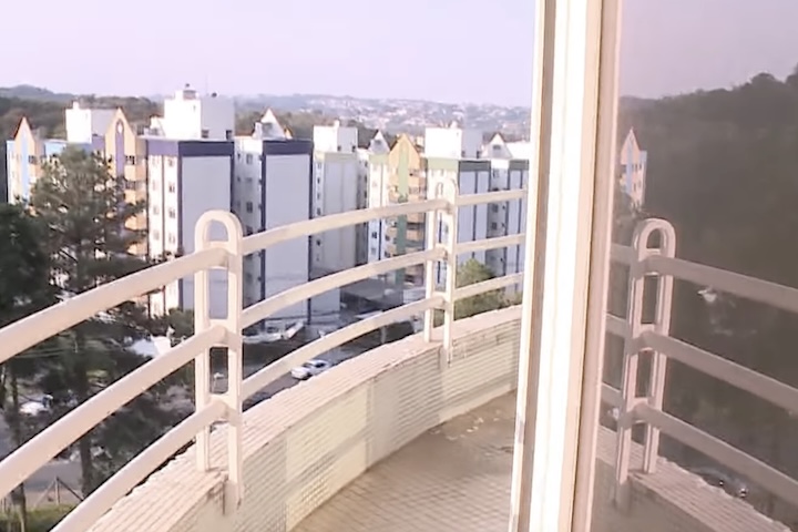 O arquiteto sugere que a conversão do edifício em um hotel poderia ser um caminho para seu renascimento.