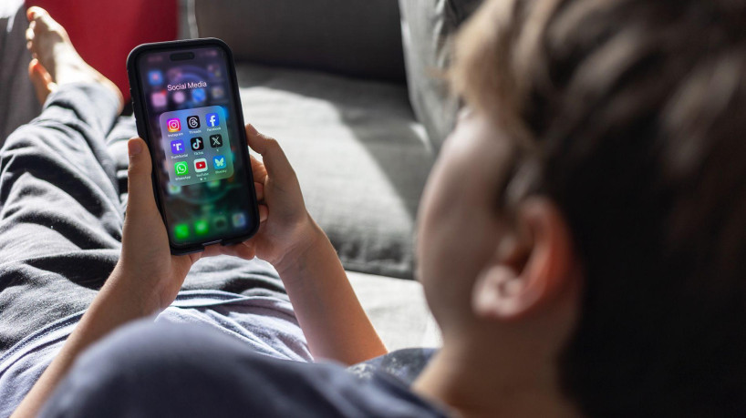 (Da esquerda para a direita) Jason Citron, CEO do Discord; Evan Spiegel, CEO da Snap; Shou Zi Chew, CEO do TikTok; Linda Yaccarino, CEO do X; e Mark Zuckerberg, CEO da Meta, em audiência no Comitê Judiciário do Senado dos EUA em janeiro 