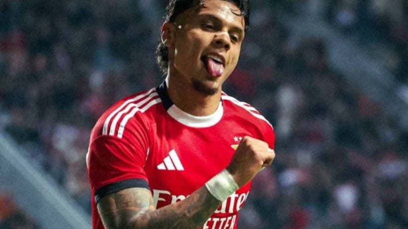 Richard Rios abre o caminho para o triunfo por 2 a 0 das Águias nesta quarta-feira (17); adversário das quartas de final será o Leiria 