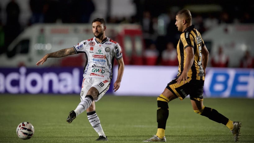 Meia Gabriel Boschilia foi o artilheiro do Operário na Série B de 2025 