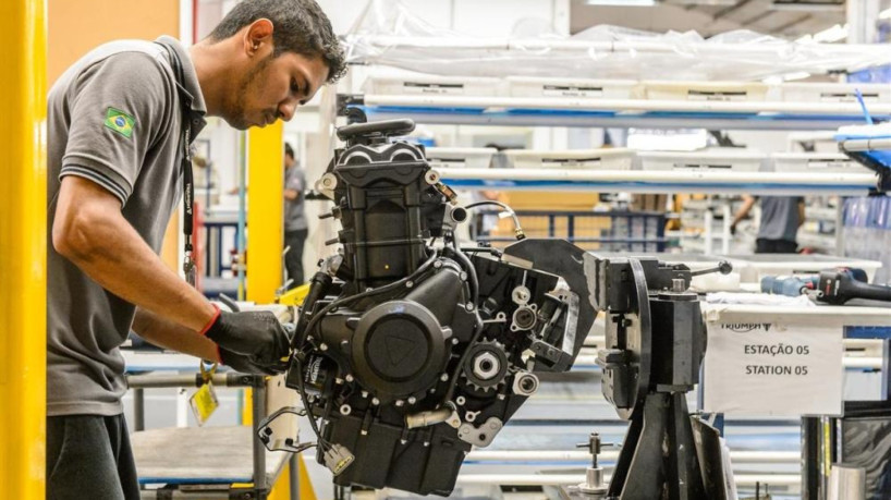 Linha de produção da fábrica Triumph Motorcycles Brasil - Manaus (AM)  