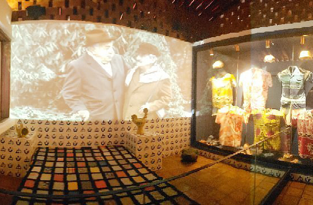 Casa do Rio Vermelho – Jorge Amado e Zélia Gattai (Bahia, Brasil): Residência do casal de escritores por mais de 40 anos. O memorial exibe cartas, roupas, vídeos e tem um jardim com as cinzas dos autores.