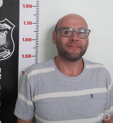 Mesmo na cadeia, ele continuava a mentir. Durante uma rebelião no presídio em Bangu (Rio de Janeiro), em 2003, ele apareceu na TV fingindo ser um tal de Juliano, líder dos rebeldes. Apareceu até no Jornal Nacional, apresentando reivindicações dos detentos. 