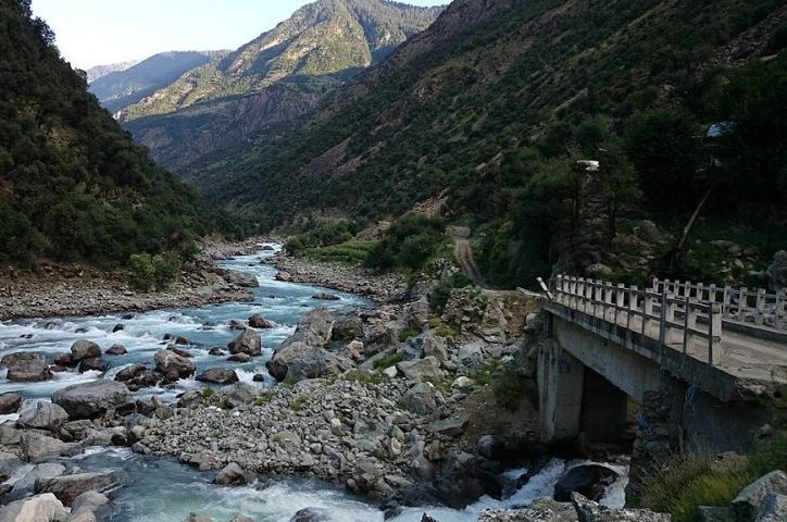 As belas paisagens da região contribuem para que se torne um destino turístico potencial, embora a infraestrutura ainda seja limitada.