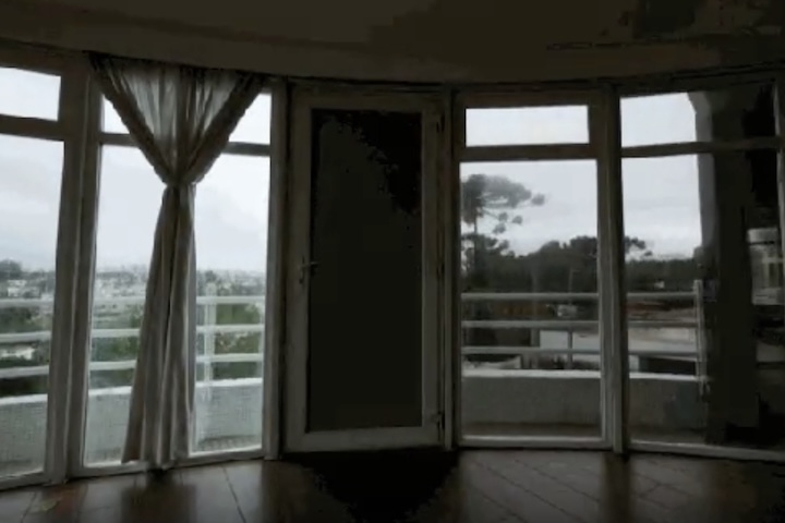 A tecnologia permite que os moradores consigam mudar a vista e o ambiente com um simples comando de voz.