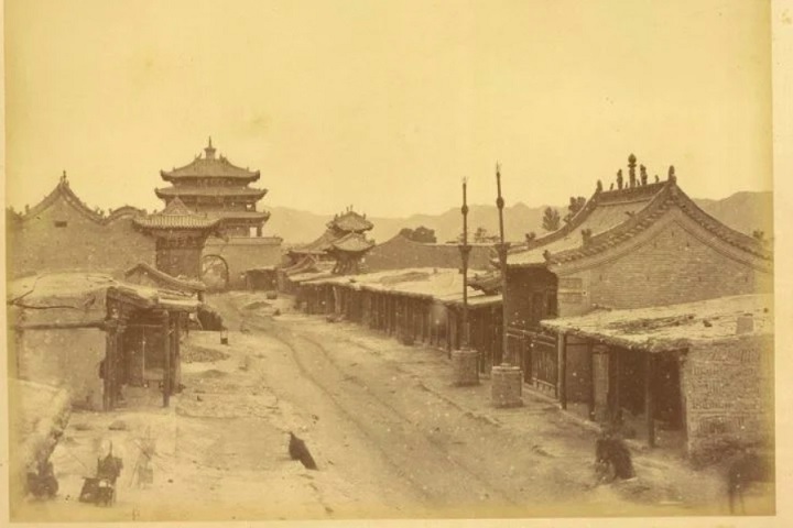 Localizada ao longo do antigo caminho da Rota da Seda, Gansu foi, por milênios, um elo vital entre regiões do interior da China com a Ásia Central.