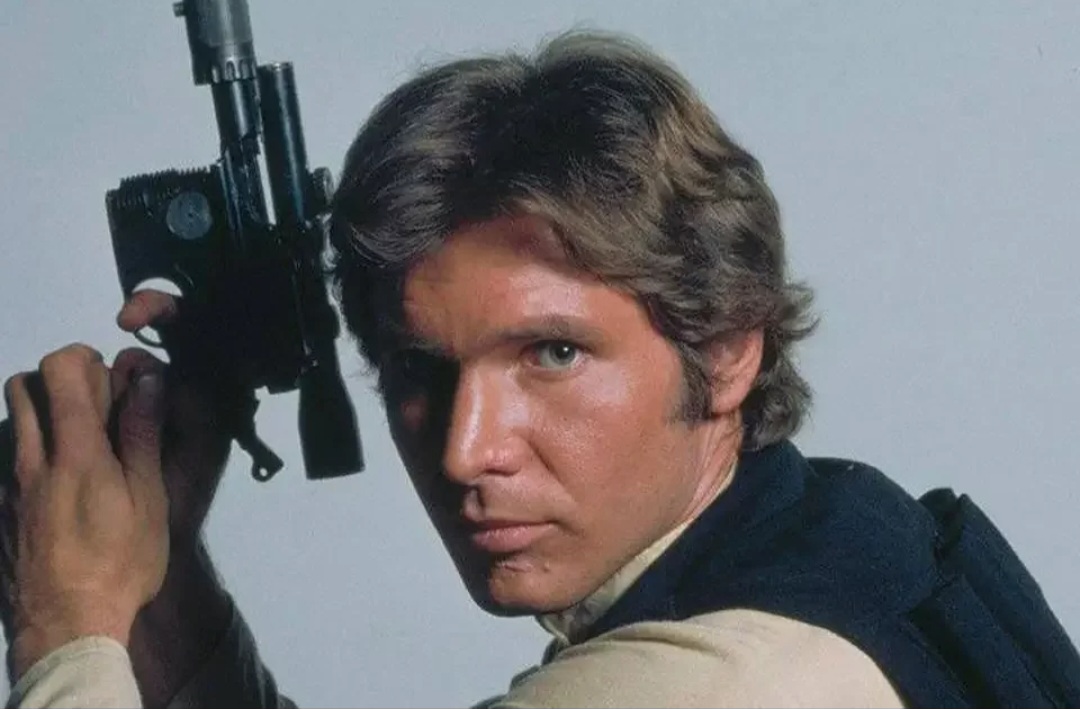 Sua estreia como protagonista de um fenômeno cultural ocorreu em 1977, com “Star Wars: Episódio IV – Uma Nova Esperança”. 
