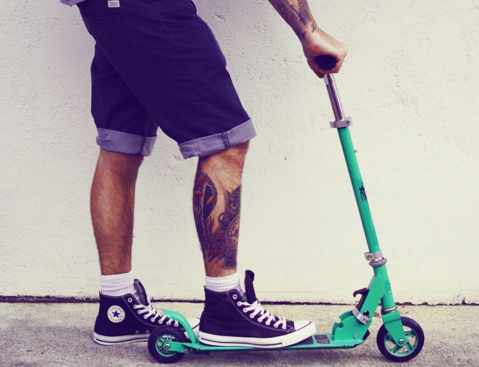 A marca, então, se destacou em 1971, sendo voltada para a prática do basquete. Principalmente, após o jogador Chuck Taylor começar a usá-lo nos jogos e a explosão do modelo nas lojas, sendo um dos mais vendidos.