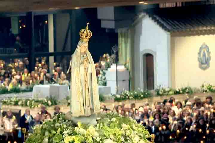 Diante disso, a nova instrução do Vaticano ressaltou o papel de Maria como intermediária entre Deus e a humanidade. Ao dar à luz Jesus, ela “abriu os portões da Redenção que toda a humanidade aguardava”, afirmou.