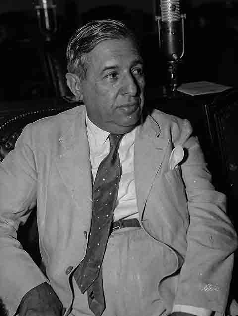 Filho de Francisco José Bandeira de Melo e Maria Carmem Guedes Gondim, Chateaubriand nasceu em Umbuzeiro, na Paraíba. O nome “Chateaubriand” veio da admiração que seu pai tinha pelo pensador e escritor francês François-René de Chateaubriand. 
