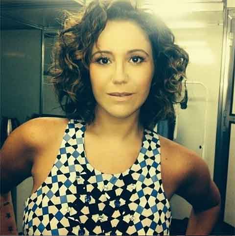 Ela retornou ao Brasil em 2001, quando trabalhou com a produção de shows do irmão Pedro Mariano e iniciou sua caminhada artística.
