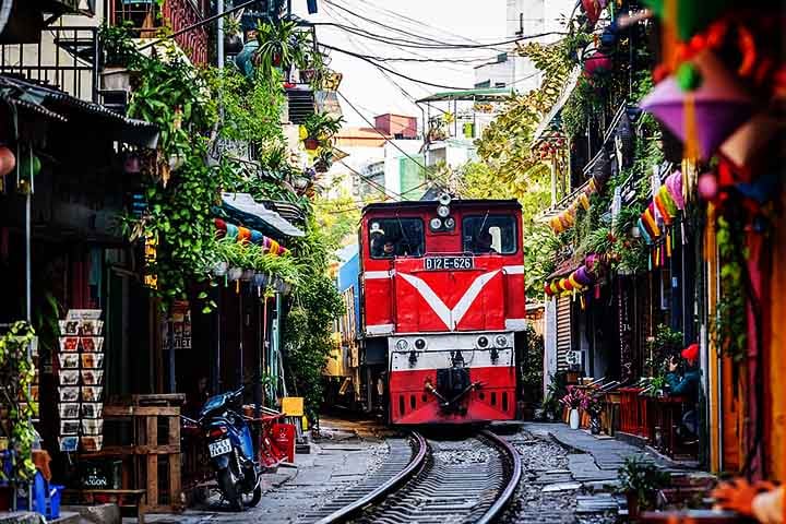 Um lugar conhecido como “Rua do Trem” tornou-se uma das atrações mais populares da capital do Vietnã, Hanói.