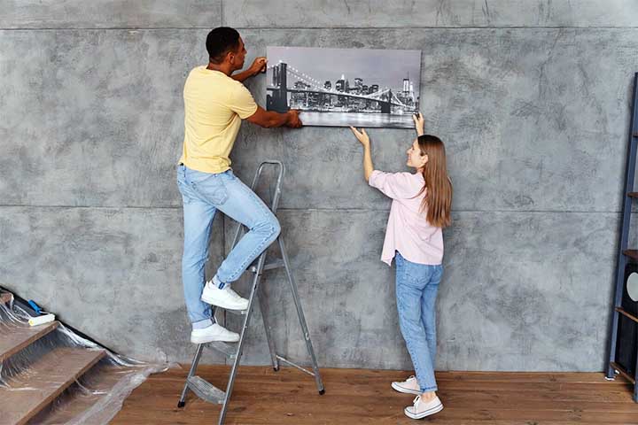 Dos entrevistados, 11% disseram que recorreriam a um profissional para pendurar um quadro na parede de casa. 
