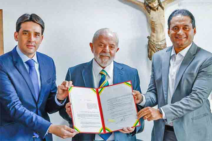 Desde o início de 2024, é uma atividade regulada por legislação específica no Brasil. Ela é considerada essencial à segurança nacional, dada a importância econômica dos portos para o país.
