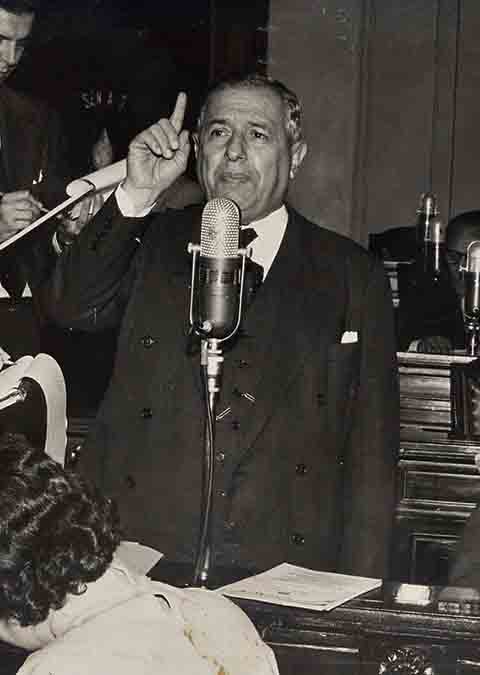 Na vida pessoal, Chateaubriand foi casado com Maria Henriqueta Barrozo do Amaral, com quem teve o filho Fernando. Ele ainda teve outros dois filhos, Gilberto e Teresa, de outras relações.

