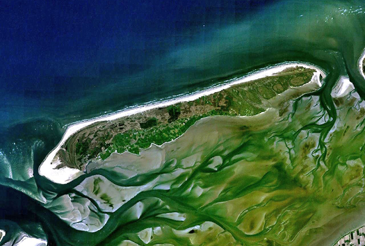 O Mar de Wadden é Patrimônio Mundial da Humanidade desde 2009. O reconhecimento foi concedido pela UNESCO devido à sua biodiversidade única e importância ecológica global. A região abriga milhões de aves migratórias e diversas espécies marinhas em seus extensos bancos de areia e marés.
