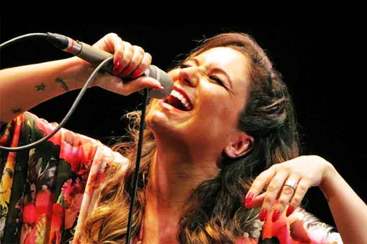 No disco de Milton, ela participou das faixas Tristesse, Voa Bicho e Vozes do Vento, além de participar de shows da turnê homônima.
