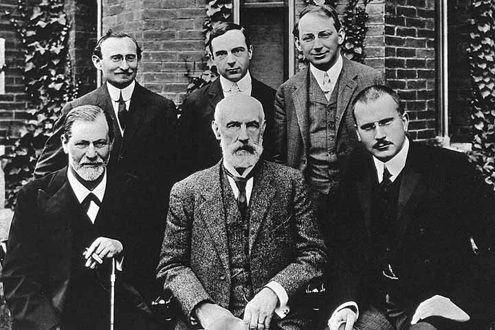 Sua ideia central era a de que o ser humano é movido por forças inconscientes  especialmente ligadas ao desejo - que influenciam nossas escolhas e relações.
