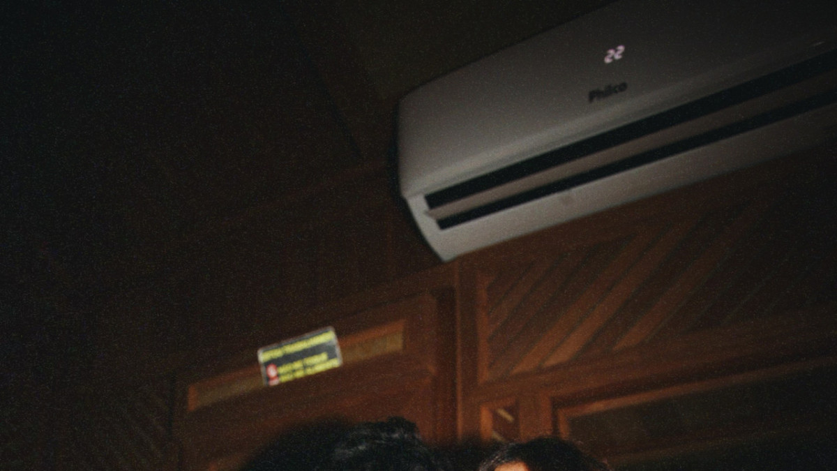 Composta por integrantes dos grupos Lagum, Anavitória e Daparte, a banda Foto em Grupo lança o primeiro álbum
 (Foto: Livia Rodrigues/DIVULGAÇÃO)