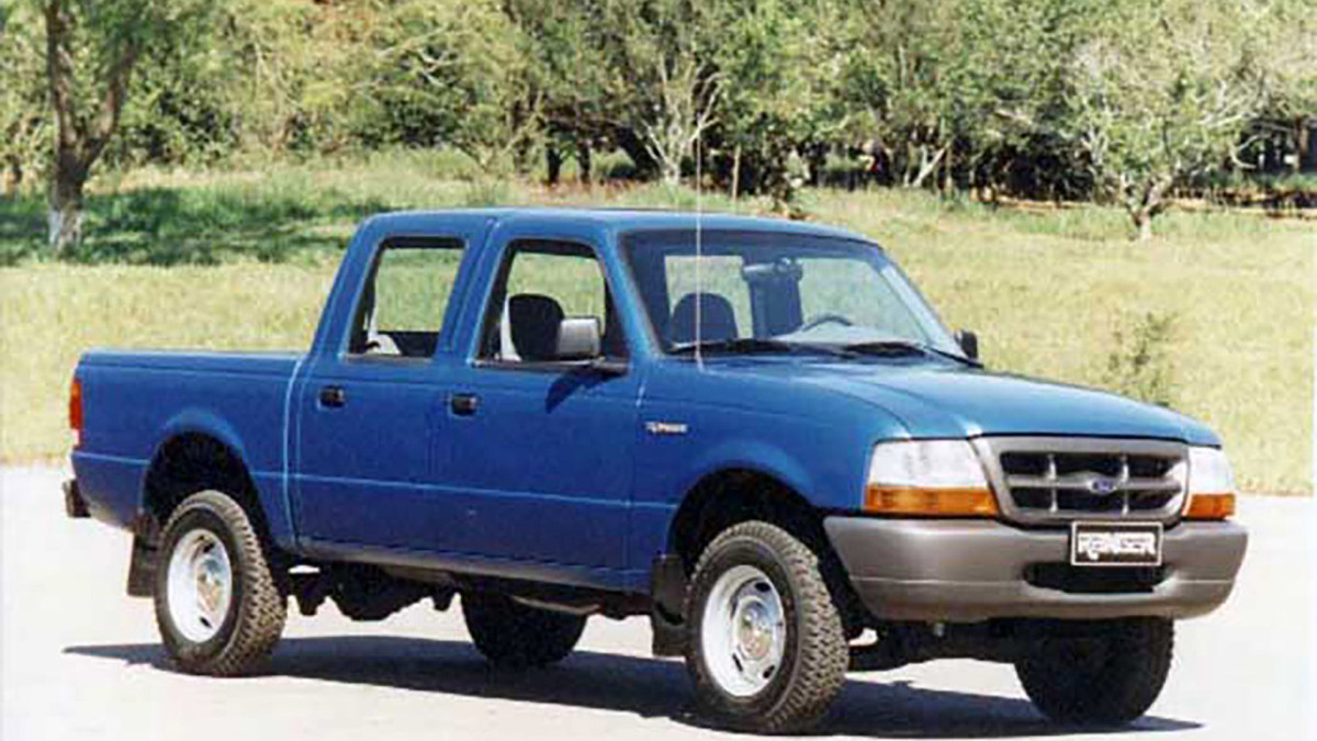 Ranger cabine dupla, terceira geração da picape, estreou no Brasil em 1998 