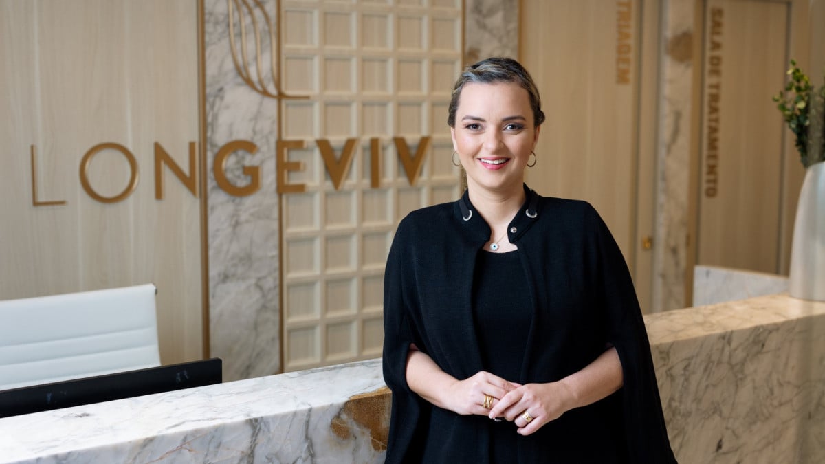 Dra. Marielle Regadas, reconhecida nacionalmente por sua atuação em Medicina Regenerativa, Integrativa e Longevidade