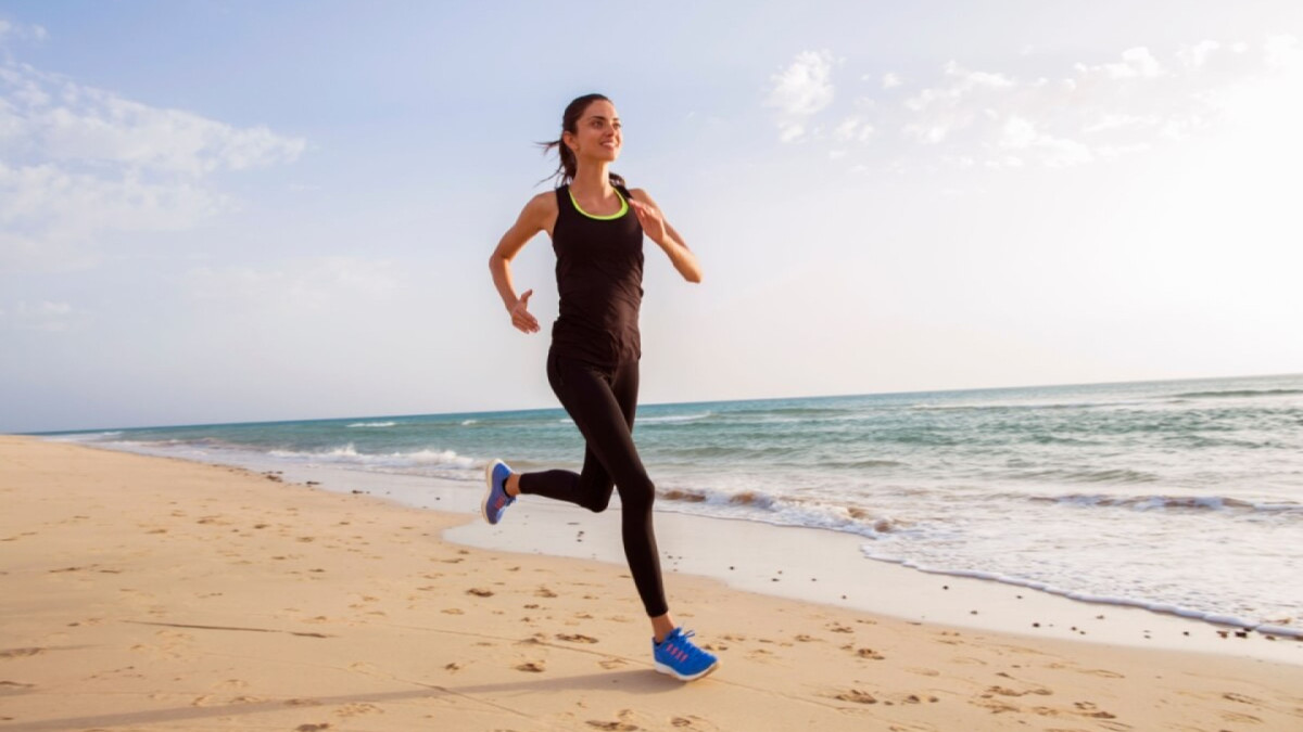 Saiba como treinar ou correr na praia sem se machucar