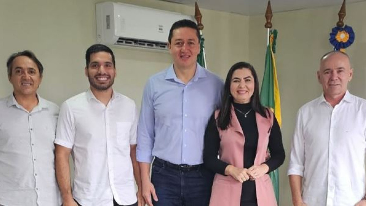 Glêdson recebeu André e Alcides Fernandes em seu gabinete