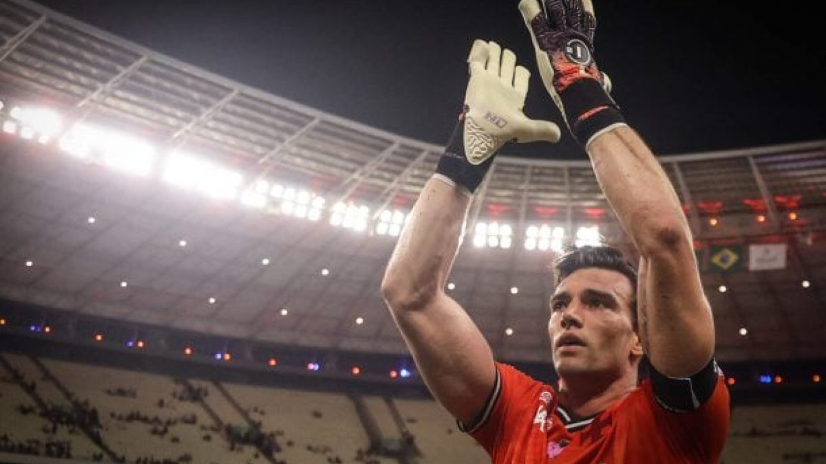 Goleiro vascaíno afirmou que o Cruz-Maltino poderia ter vencido o Corinthians na Neo Química Arena, no primeiro jogo da decisão