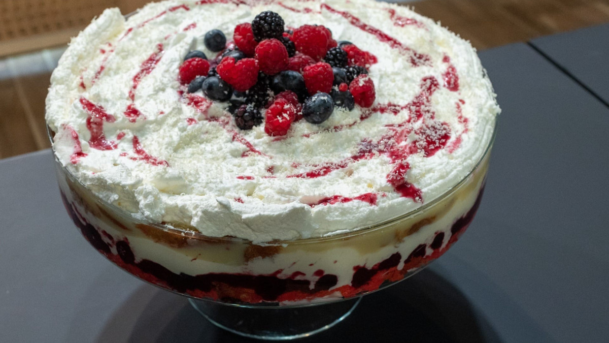 Em prova de eliminação, Julianne Trevisol transformou um simples panetone em um pavê red velvet. Saiba a receita