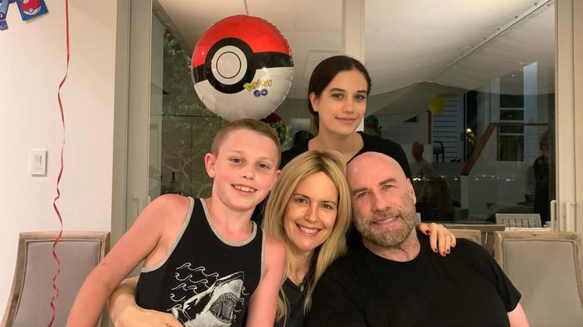John Travolta e família em publicação no Instagram de comemoração do Dia das Mães