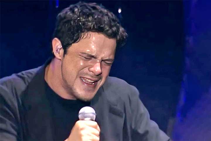 Trabalhos como “El Alma al Aire” e “No Es Lo Mismo” evidenciaram um artista mais reflexivo, disposto a explorar temas como identidade, amor, solidão e conflitos internos, sem abrir mão do apelo popular. 
