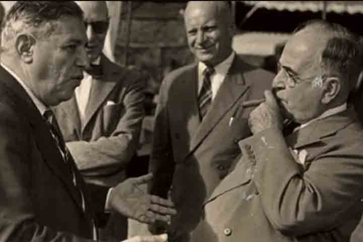 Sua relação com a política foi intensa, sendopermeada por alianças estratégicas e embates públicos. Em 1930, participou do movimento revolucionário que levou Getúlio Vargas ao poder. 
