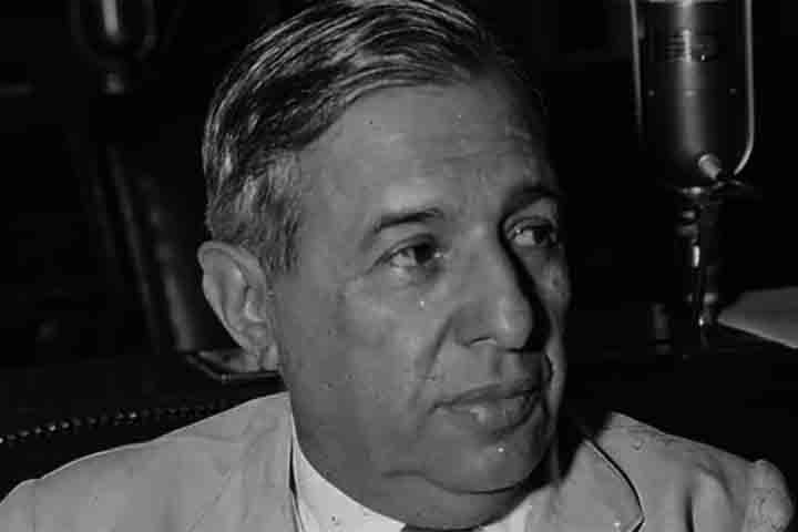 Desde cedo, Chateaubriand manifestou inclinação para a escrita e o debate público. Formou-se em Direito pela Faculdade do Recife, mas logo enveredou pelo jornalismo, carreira que iniciou ainda na adolescência ao escrever para jornais como Gazeta do Norte e Diário de Pernambuco.
