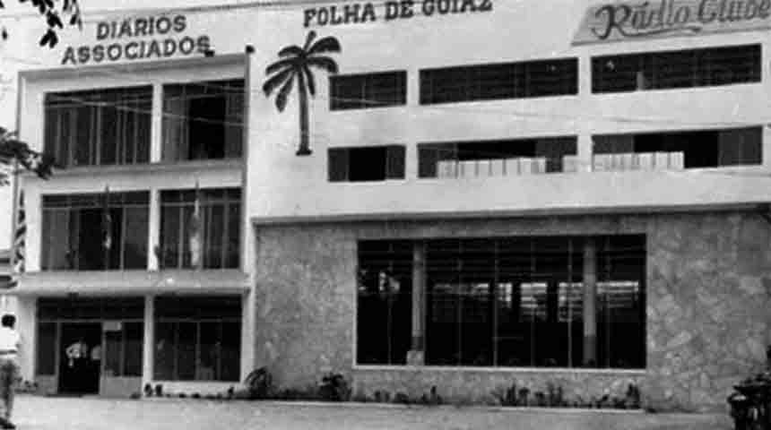 Nos anos 1930, ele já consolidava os Diários Associados como o maior conglomerado de mídia da América Latina, com dezenas de jornais, emissoras de rádio e revistas. 
