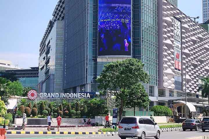 Atualmente, Jacarta não é apenas a capital política do país, mas também seu coração econômico e cultural. 
