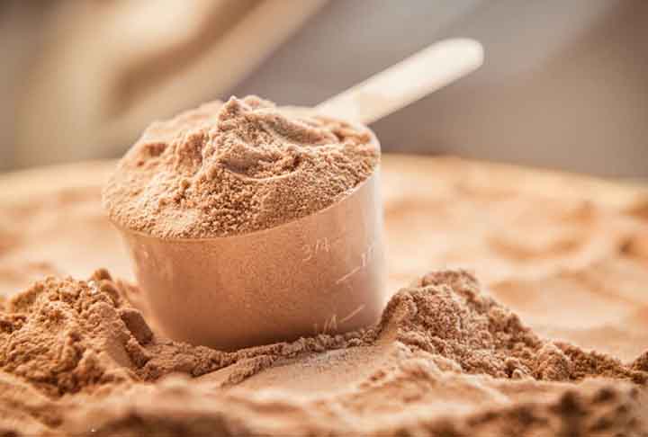 O whey é mais indicado para o ganho de massa muscular, enquanto o colágeno tem outras funções, sendo atribuídas a ele algumas funções como a saúde da pele, articulações e ossos, explicou.