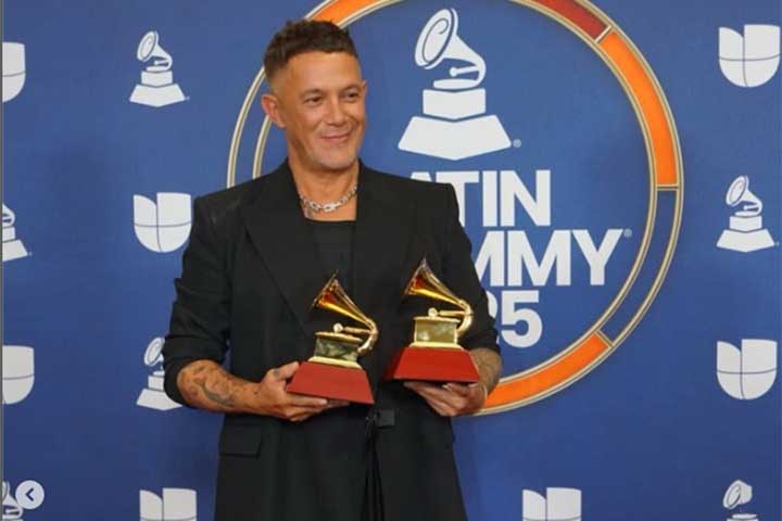 Essa fase rendeu inúmeros prêmios, incluindo 24 Grammys Latinos e 4 Grammys Awards, consolidando-o como um dos artistas mais premiados da música em língua espanhola.
