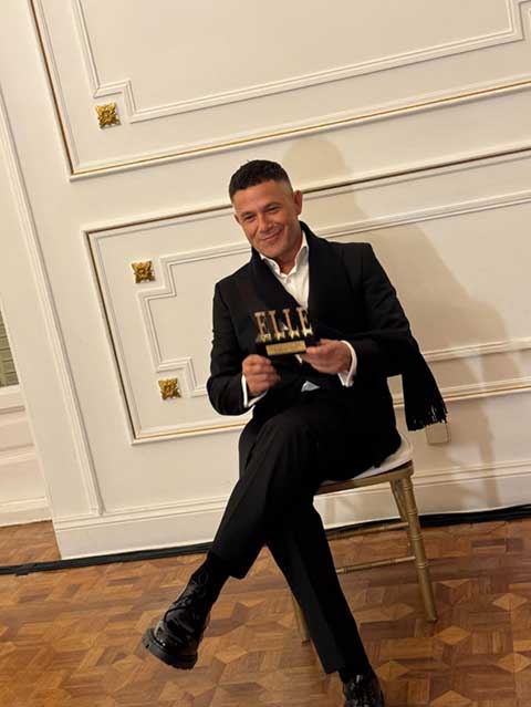 Parcerias com artistas mais jovens e a presença ativa nas plataformas digitais ajudaram a manter sua relevância em um mercado musical em constante transformação, reafirmando sua capacidade de adaptação e permanência.
