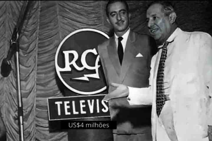 Ele incorporou jornais influentes de capitais como Recife, Rio de Janeiro e São Paulo, além de incluir na sua rede rádios e, mais tarde, televisão, construindo seu império da comunicação.
