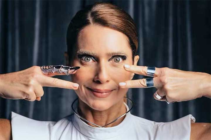 A estreia em telenovelas ocorreu no início da década de 1990, com uma breve aparição em “Despedida de Solteiro” (1993). 
