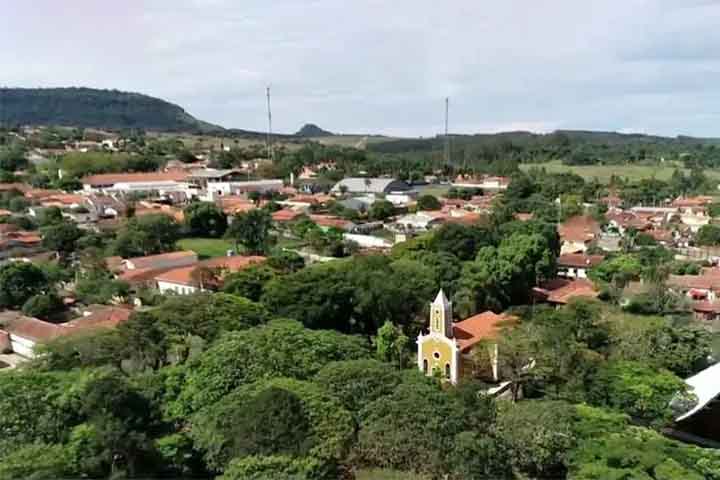 Além disso, as grutas da região guardam traços de antigas civilizações. 
