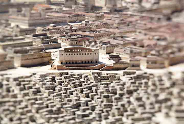 No acervo do Museu de Israel, em Jerusalém, há uma maquete de 20m² que representa a cidade no chamado período do Segundo Templo (539 a.C. até 70 d.C.).

