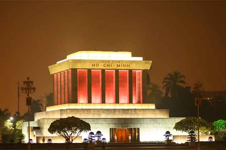 Ao longo dos séculos, Hanói foi influenciada por chineses e franceses, o que se reflete em seus templos, avenidas largas e edifícios coloniais.
