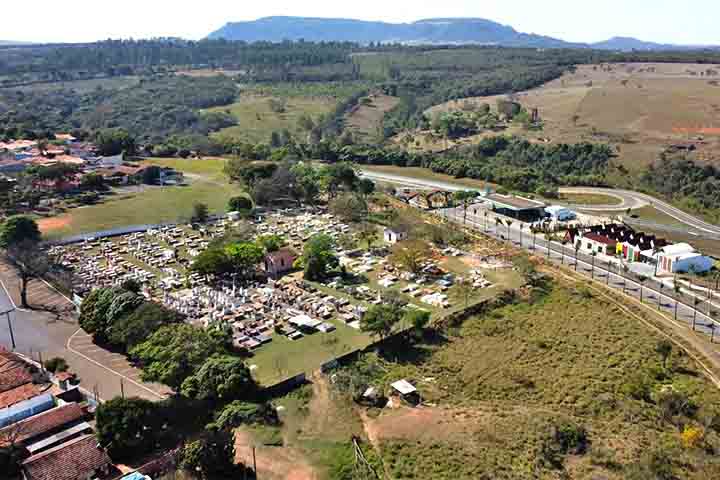 A cidade foi rebatizada de Analândia em novembro de 1944 para evitar confusões com o município de mesmo nome - Anápolis - situado em Goiás.
