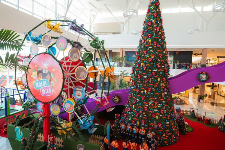Crian&ccedil;as visitam o Papai Noel e o Mundo BIta, no Shopping Eus&eacute;bio, durante as atividades de Natal realizadas em dezembro