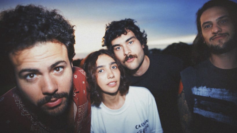 
Composta por integrantes dos grupos Lagum, Anavitória e Daparte, a banda Foto em Grupo lança o primeiro álbum
 